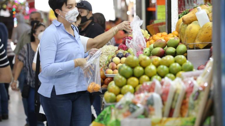 Consumidores resienten alza de costos en productos de la canasta básica; locatarios de Mazatlán también sufren