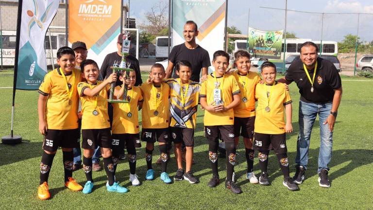 Espartanos Mazatlán se consagra en la Liga de Futbol Categoría Osos