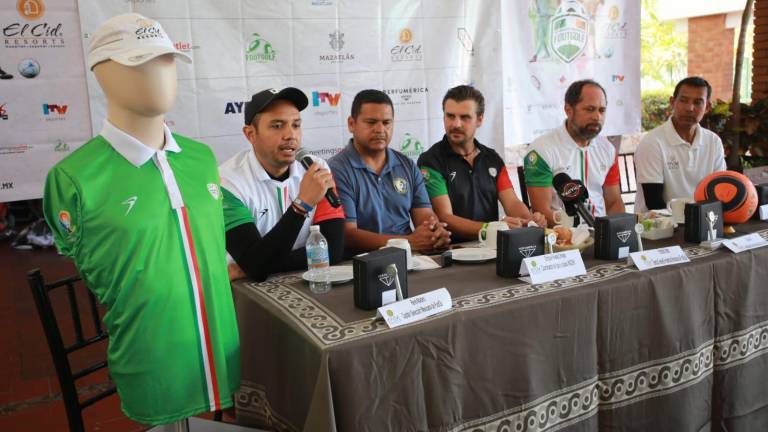 Destapan uniformes de México en Mazatlán Open Foot Golf 2023