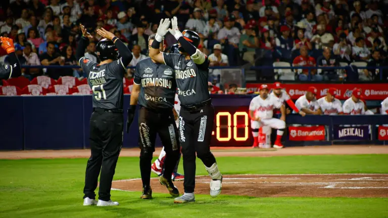 Naranjeros blanquea a Águilas.