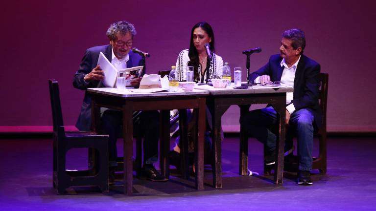 Élmer Mendoza, Adela Navarro e Ismael Bojórquez presentan el libro ‘El Bato’.