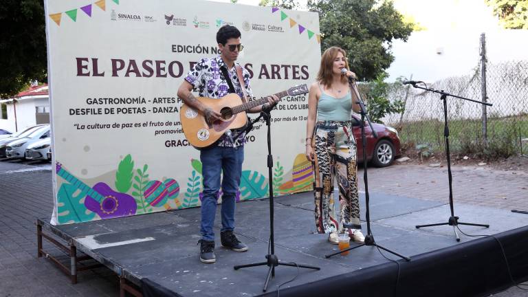 Música y canto disfrutaron en el Paseo de las Artes.