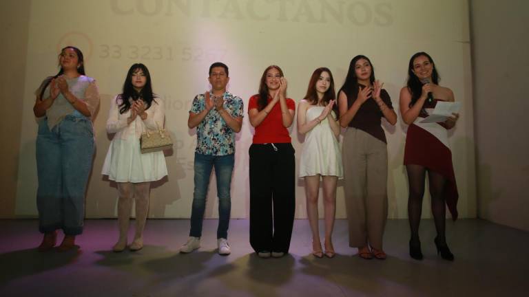 Alicia Rose celebró junto a sus alumnos la proyección de los cortometrajes realizados durante el taller audiovisual.