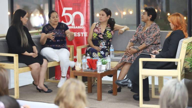Las periodistas Guillermina García, Raquel Zapien y Claudia Patricia Ramos, así como la activista Marlene León Fontes participaron en el panel.