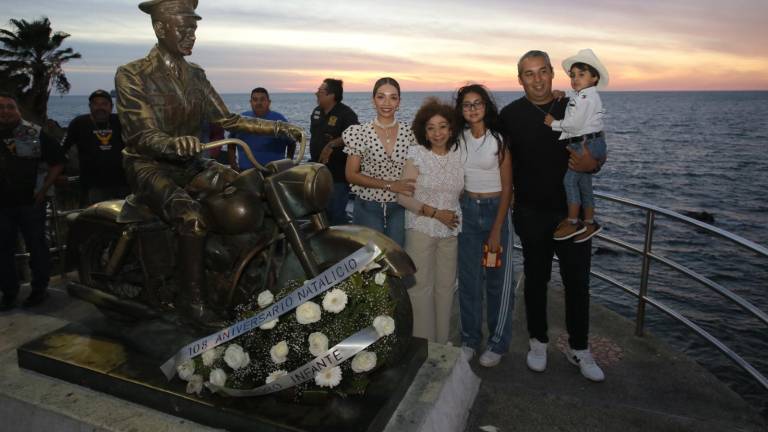 Una bohemia musical se celebra en honor a Pedro Infante en Mazatlán por su 108 aniversario