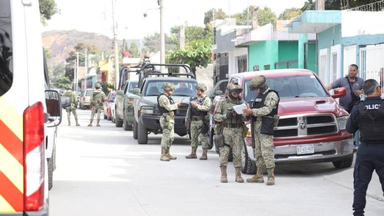 Motociclistas armados llegaron y sacaron al joven de su domicilio y lo subieron a la fuerza a una motocicleta y se lo llevaron con rumbo desconocido.