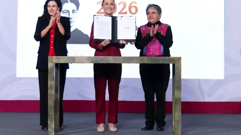 El gobierno de Claudia Sheinbaum presentó un decreto de transparencia digital.