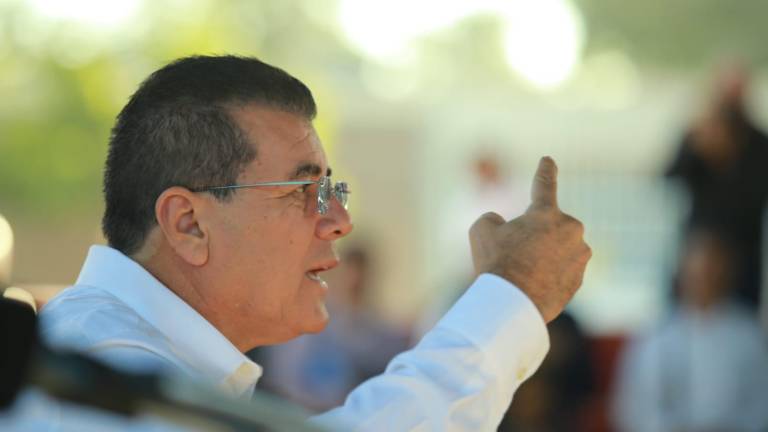 Édgar González Zataráin, Alcalde de Mazatlán, durante su participación en el Lunes Cívico.