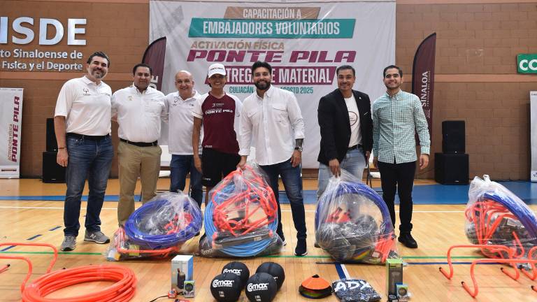 El evento inaugural fue encabezado por Julio César Cascajares Ramírez, titular del Isde, y Salvador Sánchez Campos, representante de Conade, quienes además entregaron kits deportivos a los embajadores del programa.