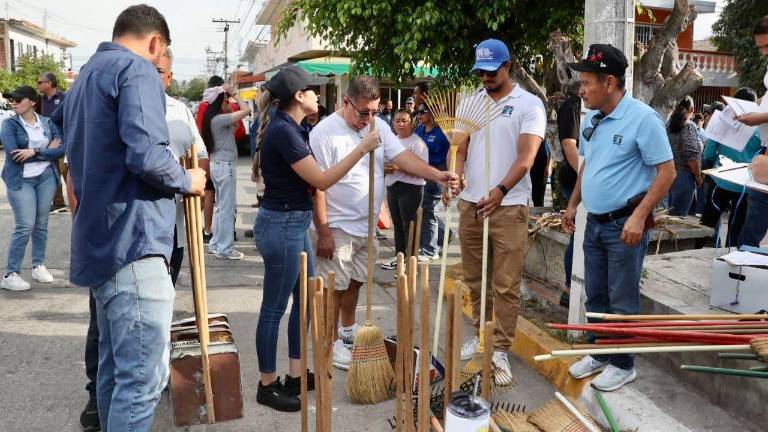 La jornada número 31 de “Mazatlán Te Quiero Limpio” permitió retirar cientos de costales de basura y objetos en desuso de la colonia Sánchez Celis.