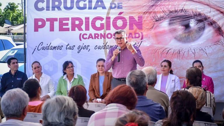 La Presidenta del DIF Mazatlán, María Teresa Apodaca de González; el Alcalde Édgar González, personal médico de la institución y de Oftavisión que apoyan estas acciones.