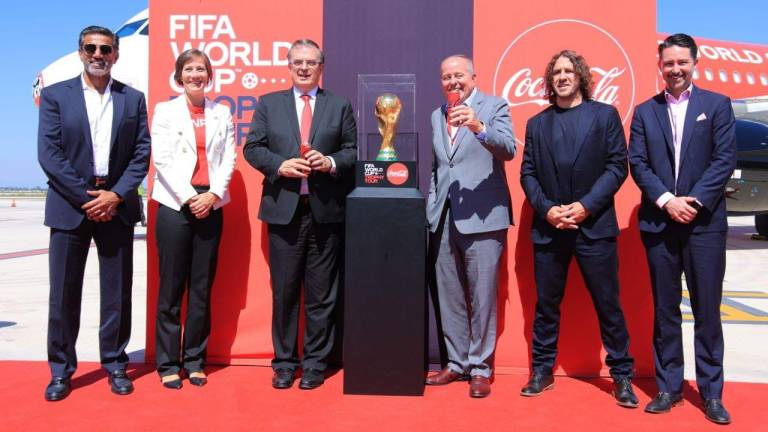 Llega a México el trofeo original de la Copa Mundial de la FIFA