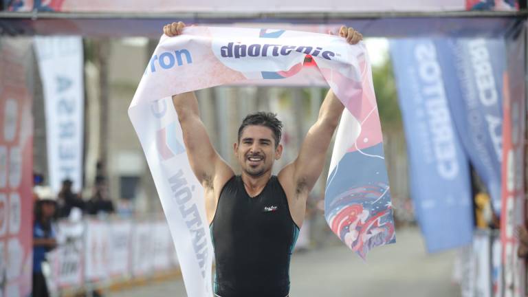 Esteban Gómez Orozco a su llegada triunfal a la meta.