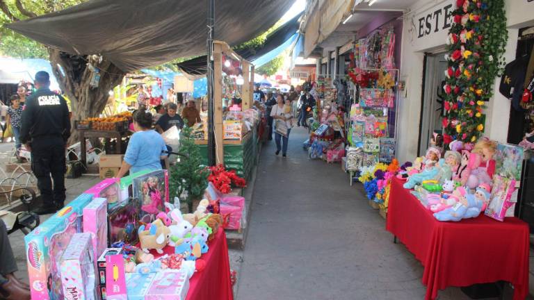 Comerciantes de Rosario invitan a consumir en la verbena navideña.