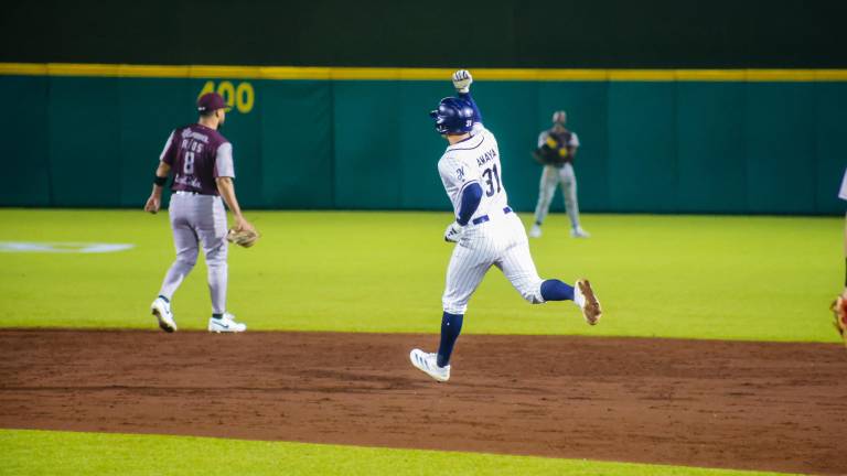 Jacob Amaya recorre las bases tras conectar el jonrón que marcó la diferencia ante Tomateros.