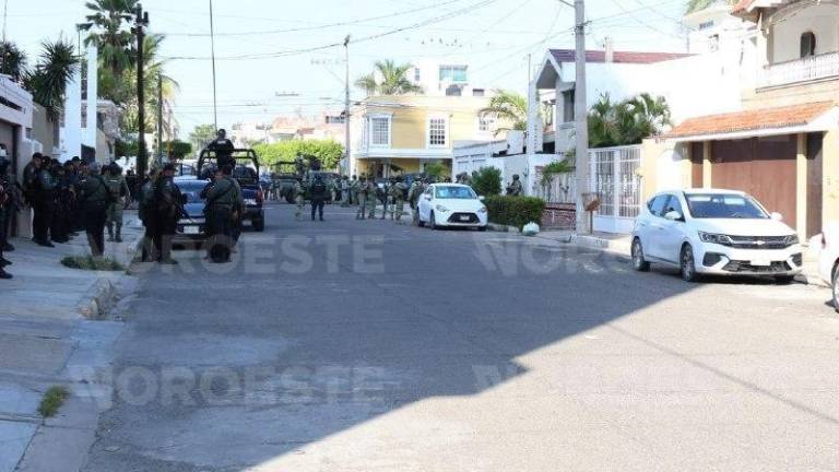 Dos hombres sin vida fueron localizados dentro de un vehículo en la Colonia Ferrocarrilera, en Mazatlán.