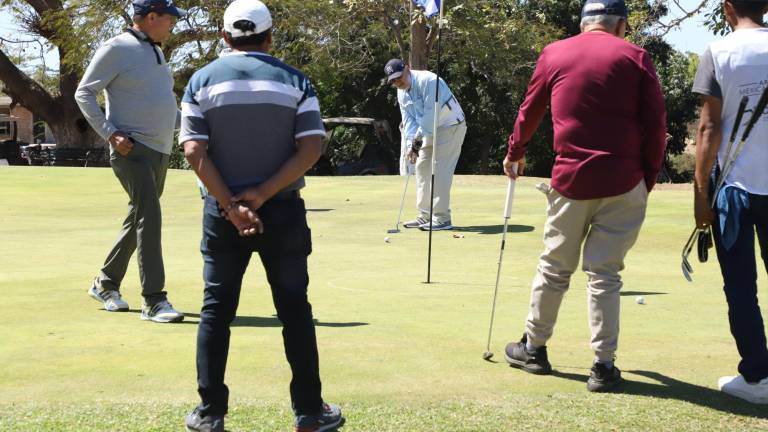 Golfistas se divierten jugando y ayudan a Foden