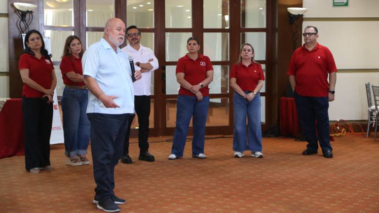 Manuel Clouthier Carrillo dirige un mensaje a colaboradores de Noroeste en su 53 aniversario.