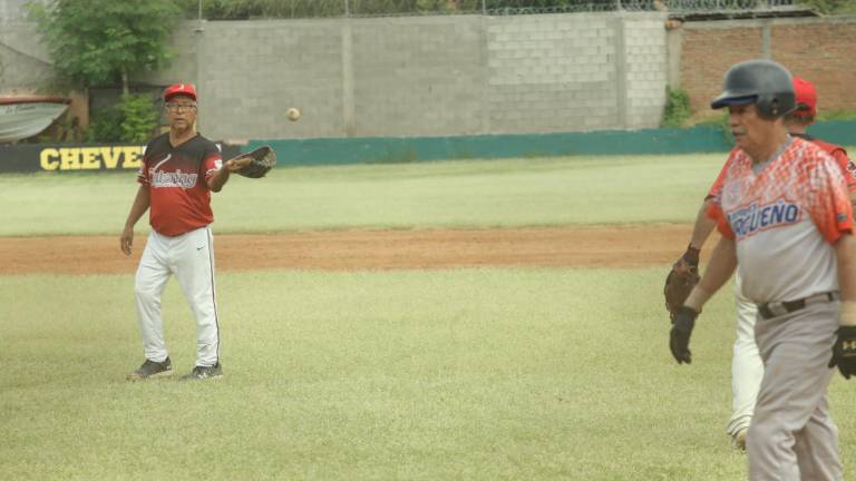 La Liga Supermáster en Mazatlán arranca con duelos cerrados y ofensivas encendidas.