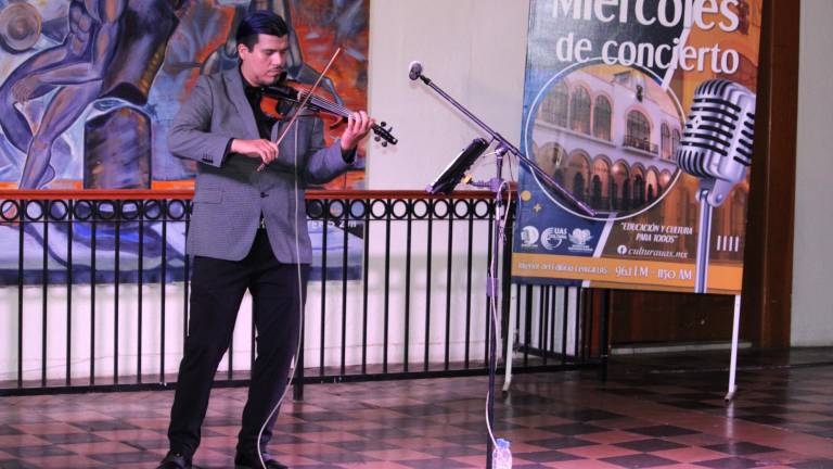 El violinista Rodrigo Di Ruiz durante el recital.