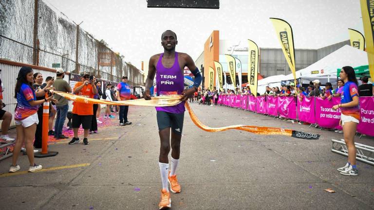 Los corredores kenianos dominaron los 21K en ambas ramas.