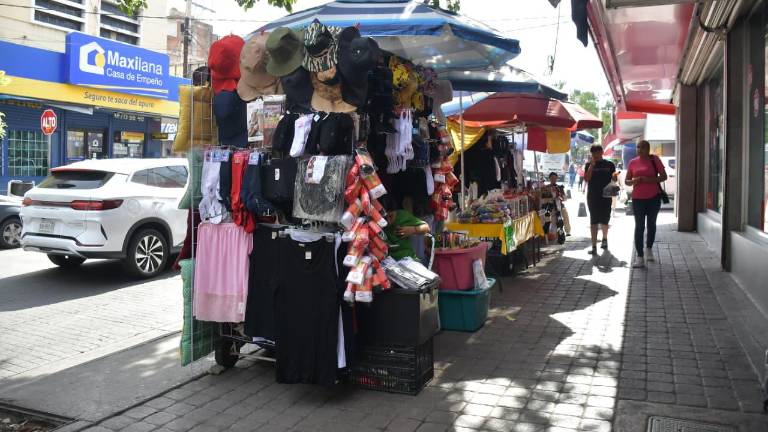De los 950 comercios establecidos en el centro, se espera que gradualmente se sume el 50 por ciento a esta ocupación de banquetas.