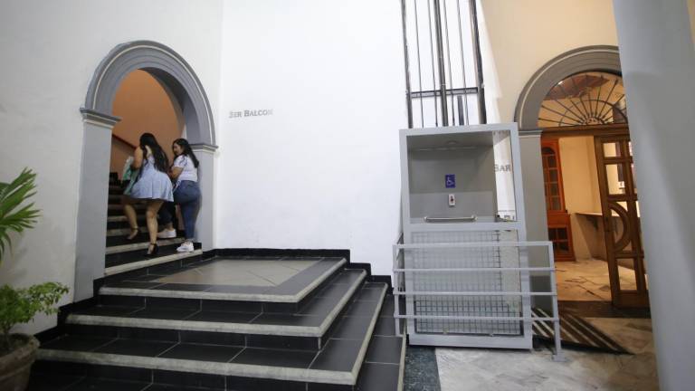 Se instala un ascensor en el Teatro Ángela Peralta.