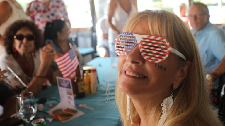 Celebran estadounidenses su Día de la Independencia en Mazatlán
