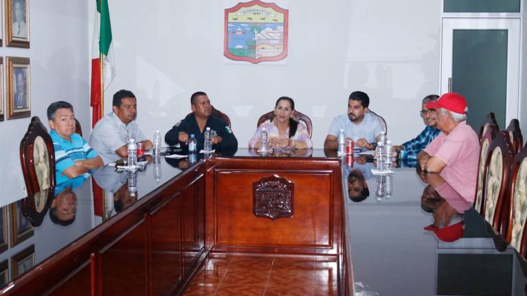 Reunión de autoridades de Escuinapa con representantes del sector pesquero.