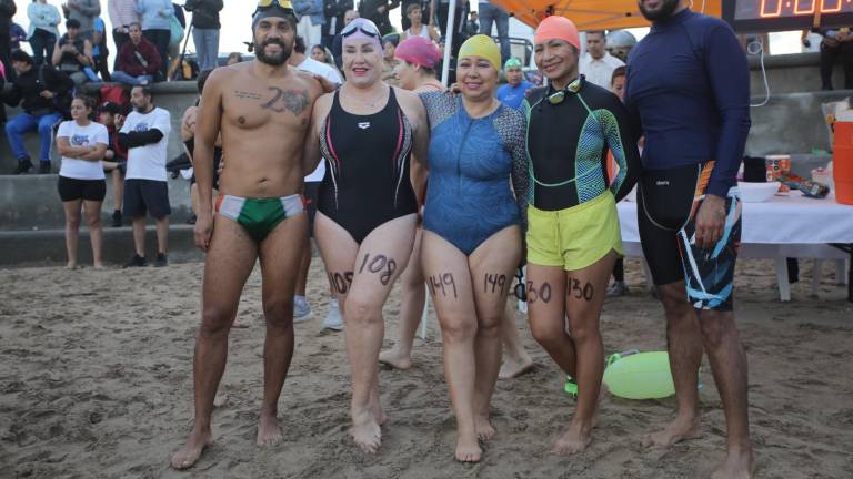 El homenaje a Miyuki Gómez (centro) simboliza el esfuerzo colectivo que ha mantenido viva la tradición de las travesías