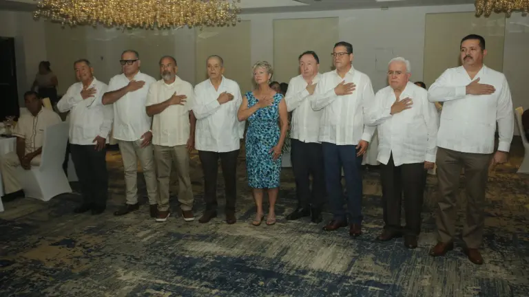 La nueva Junta Directiva para el periodo 2026-2027 rindió protesta durante la ceremonia.