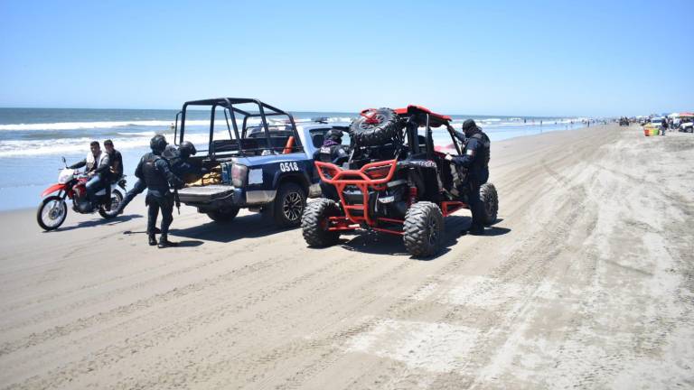 Elementos de Policía Municipal y Estatal, así como el centro de atención de Protección Civil se encuentran monitoreando la playa El Tambor.