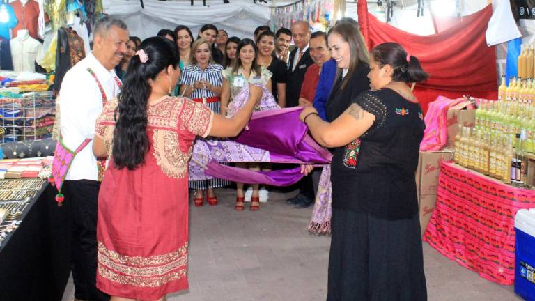Inauguran la Expo-Venta Artesanal Oaxaqueña en Escuinapa