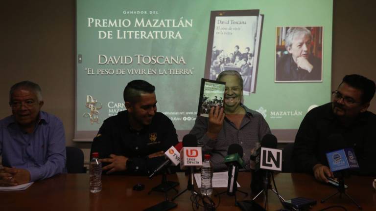 Autoridades dan a conocer que el ganador del Premio Mazatlán de Literatura es David Toscana.