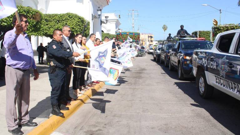 La Alcaldesa Blanca Estela García y otras autoridades dieron banderazo este lunes al operativo Guadalupe-Reyes.