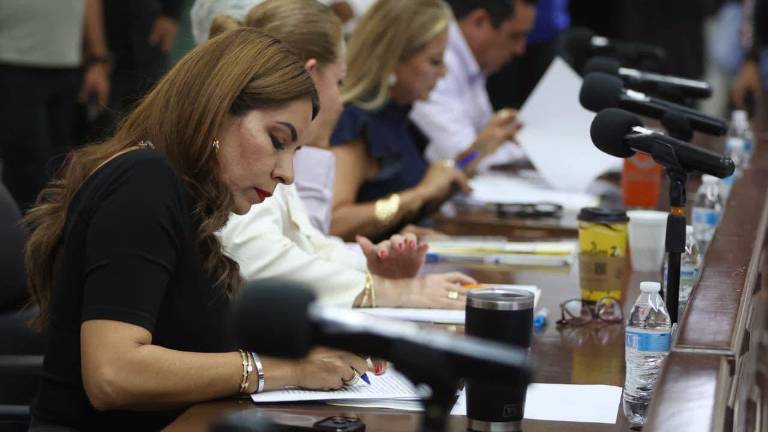 Sesión de Cabildo del Ayuntamiento de Mazatlán donde se acordó que comparezca el gerente de Jumapam.