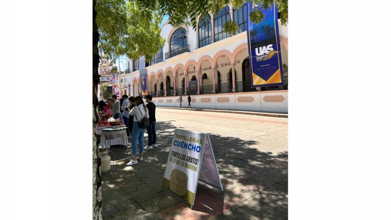 Con un puesto llamado “Cuéncho” se hizo mofa del gasto de 18 millones de pesos que habría hecho la UAS en 2020 para la compra de tortillas.