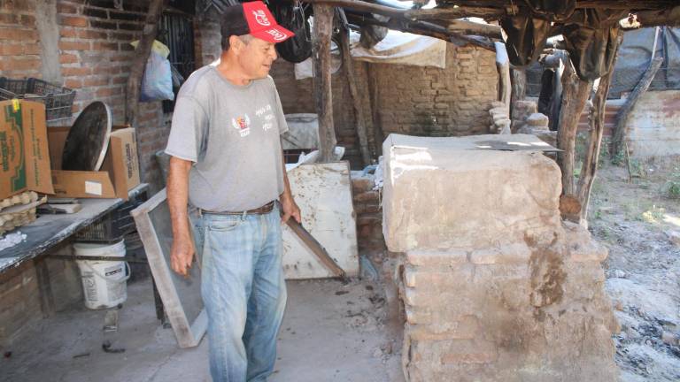 Manuel preserva en Cacalotán la elaboración artesanal de pinole