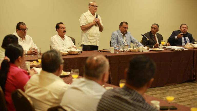 La reunión se llevó a cabo en el Salón Playa Olas Altas, en el Centro de Convenciones de Mazatlán.