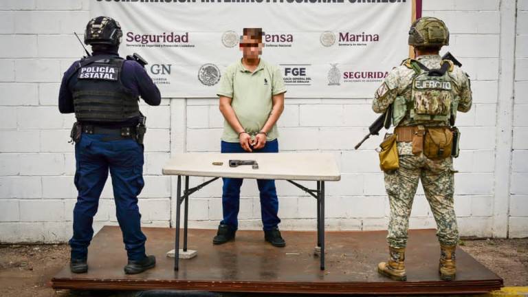 El detenido y el arma asegurada fueron puestos a disposición de la autoridad competente.