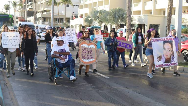 Marchan en Mazatlán para exigir justicia por el asesinato de Karem