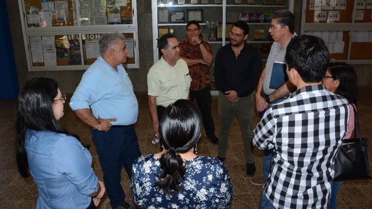 En el recorrido, los directores expusieron al Rector de la UAS cómo se prepararon los docentes y el personal administrativo para el inicio del ciclo escolar.
