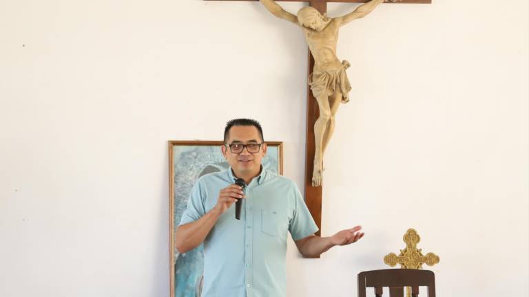 El sacerdote Ángel Mario Valdez, fue el primero en impartir una ponencia sobre la cuaresma en el retiro que organizó Anspac Mazatlán.