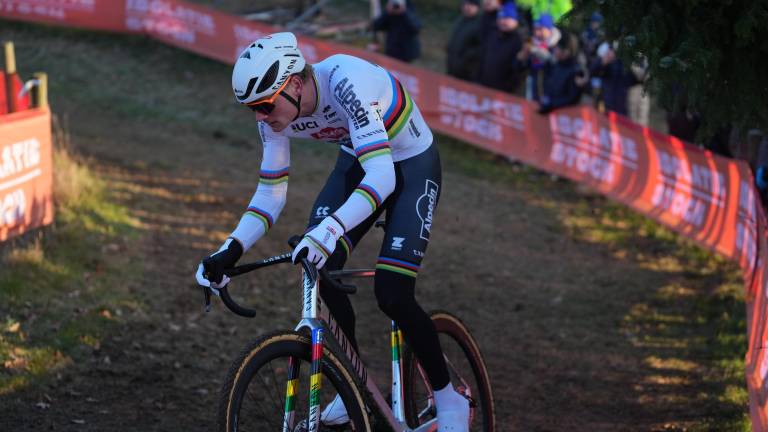 Mathieu Van der Poel hila su cuarto triunfo.