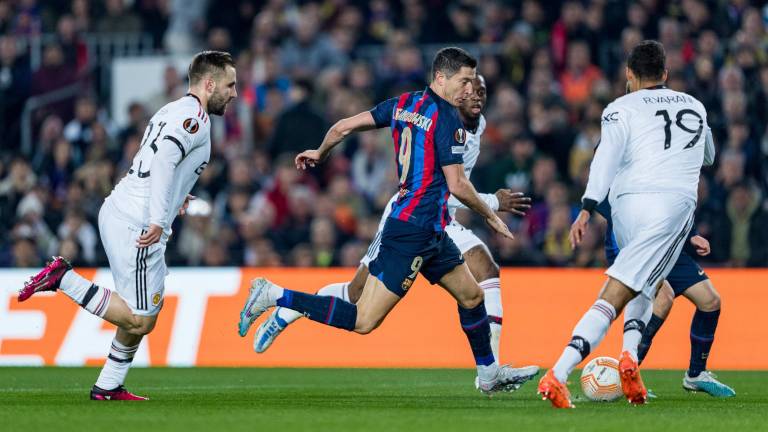 Barcelona y Manchester United empatan a dos goles.