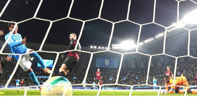 Napoli derrota 2-0 al Milán y avanza a la final de la Supercopa de Italia