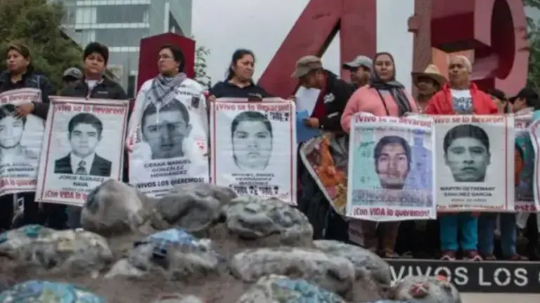 Centro Prodh afirmó que la CNDH deslinda de responsabilidad al Ejército al sostener que no existen evidencias para acreditar su vinculación a los hechos de Ayotzinapa.