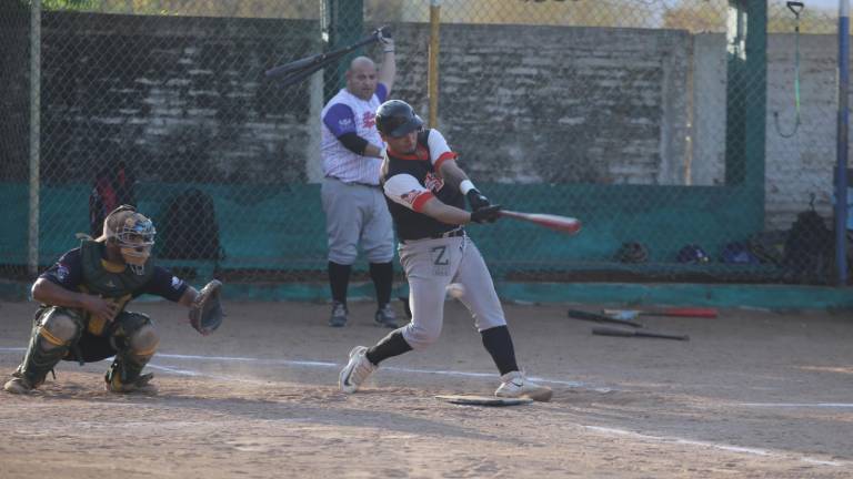 Los playoffs de la Liga de Beisbol Sabatina arrancaron con duelos cerrados en el Club Deportivo Polluelos.