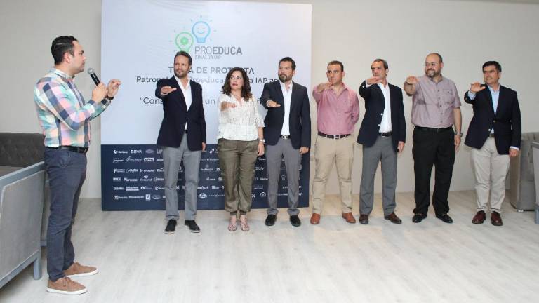 Daniel Blanco Montaño y su equipo de trabajo se comprometen con el crecimiento de la institución y con la labor educativa que ésta lleva a cabo.