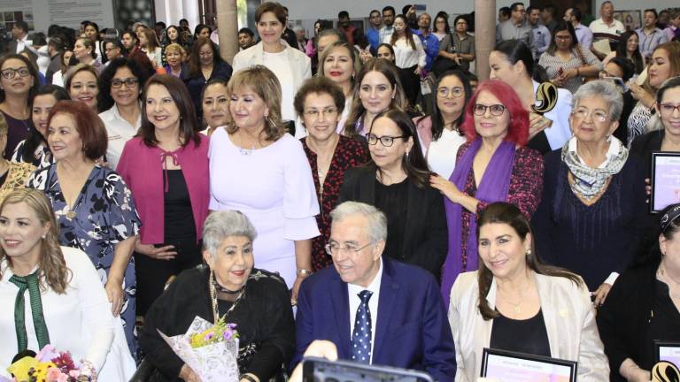 Reconocen a 46 mujeres a sobresalientes de Sinaloa